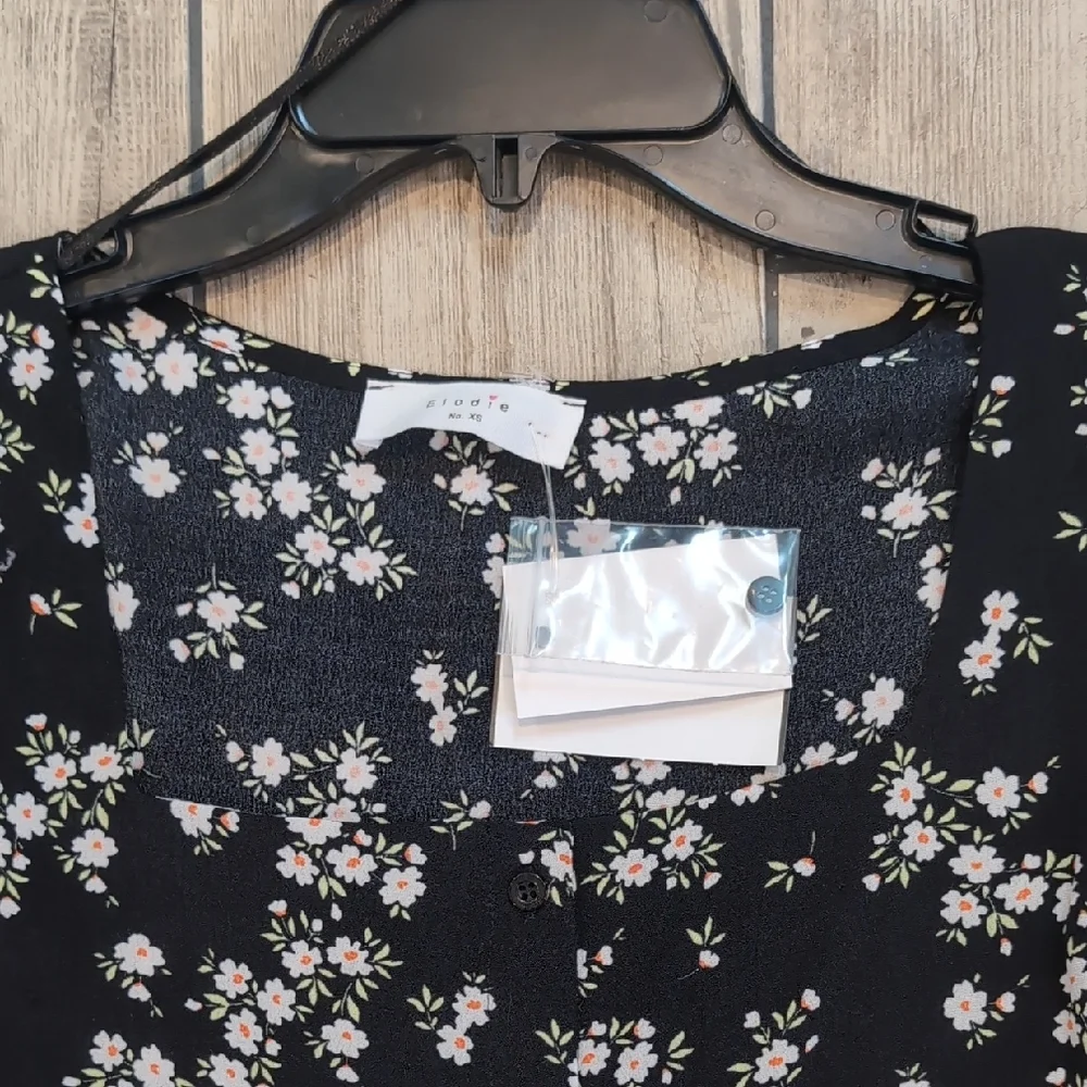 NEW Elodie Black and Floral Ruched Puff Sleeve Button Down Blouse